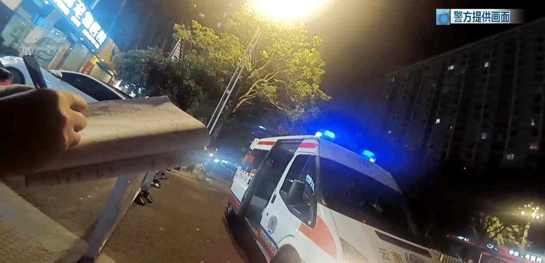 皇冠代理怎么拿_“地上全是白蛇皇冠代理怎么拿！”女子冲进昆明一商场求救……