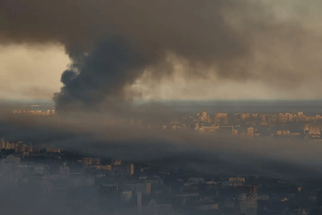 伊朗足球
_终于打天然气厂了！美制爱国者全打光伊朗足球
，俄军匕首高超弹炸穿储备库