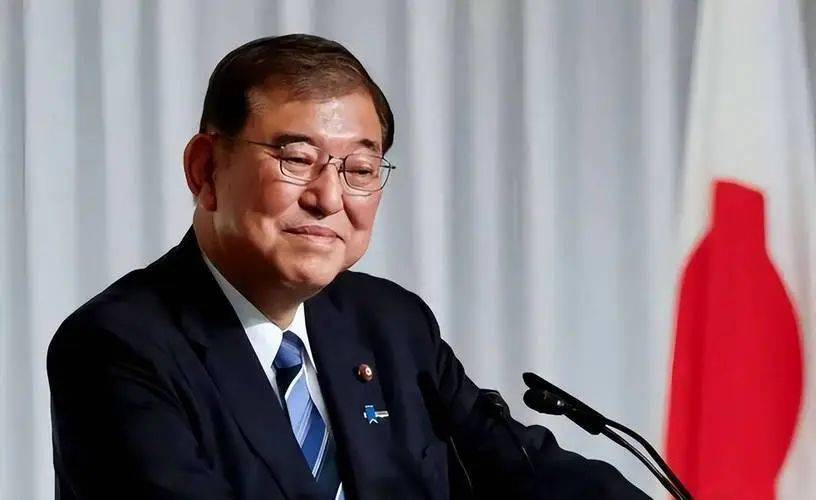 皇冠足球平台代理_特朗普高兴坏了!美国公布全球关税后皇冠足球平台代理,6个中国邻居对美投降,其中3国出卖中国利益,局势严峻