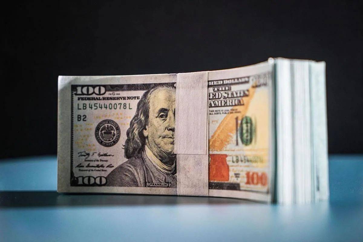 皇冠足球平台代理_特朗普高兴坏了!美国公布全球关税后皇冠足球平台代理,6个中国邻居对美投降,其中3国出卖中国利益,局势严峻