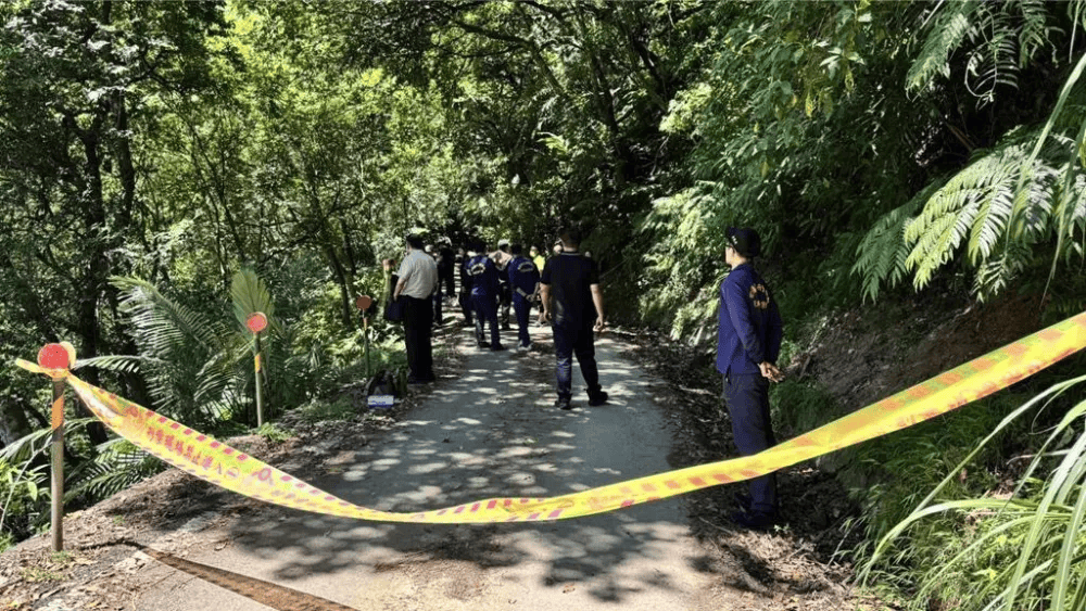 科希策vs鲁容贝罗克
_17岁少年遭好友虐杀弃尸! 当地警方: 9人落网,含1名现役海军中士