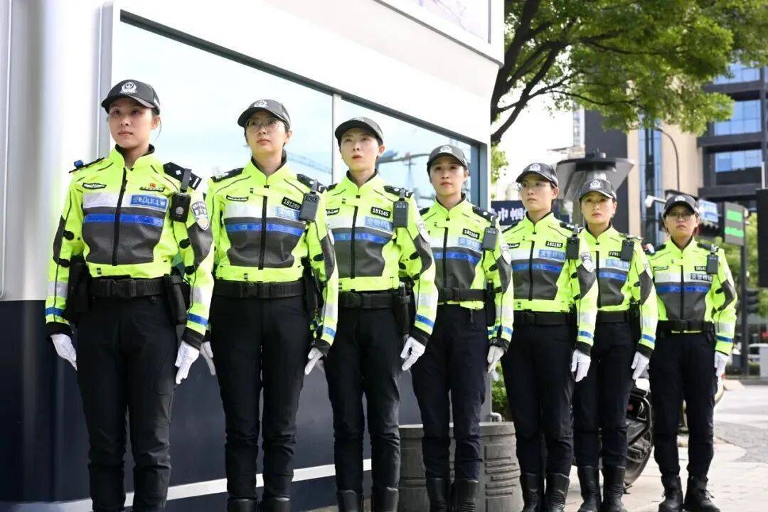 皇冠信用登3代理_杭州1米99“大长腿”交警火出圈皇冠信用登3代理，本人回应：不要关注我，这群人更了不起
