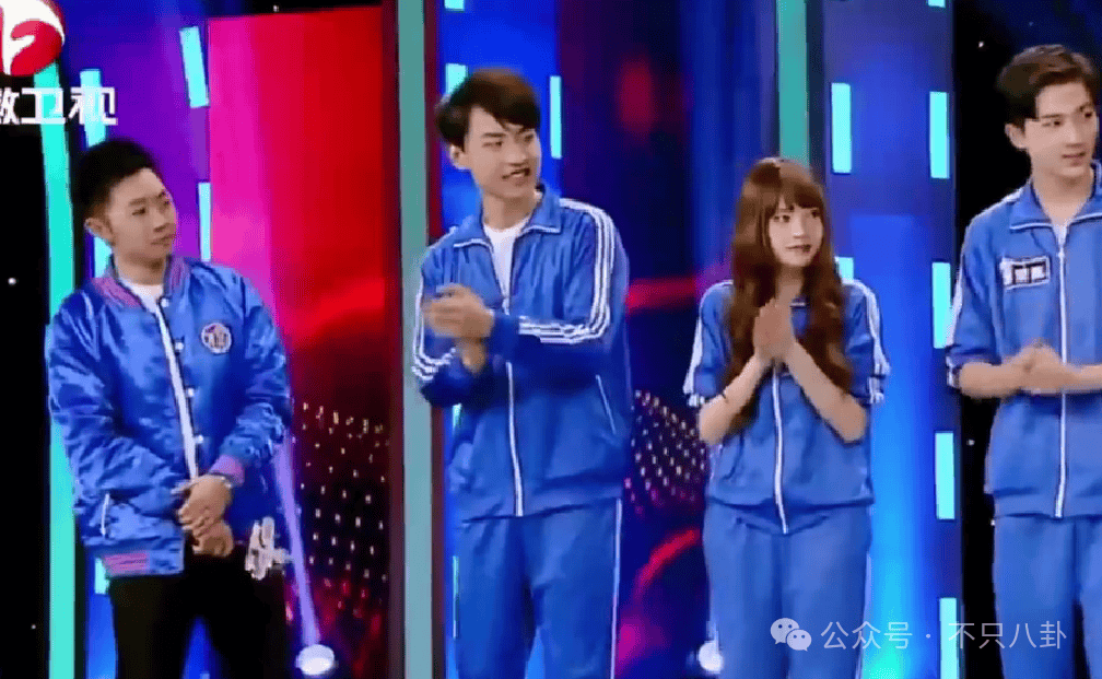 NBA篮球返水
_他俩没分手但被拍到吵架了NBA篮球返水
，吵得很凶......