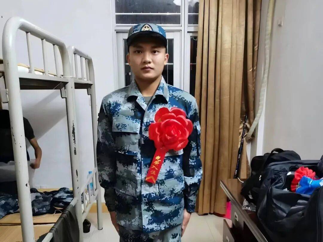 皇冠信用网开户
_牛！退役半个月皇冠信用网开户
，他第三次入伍！