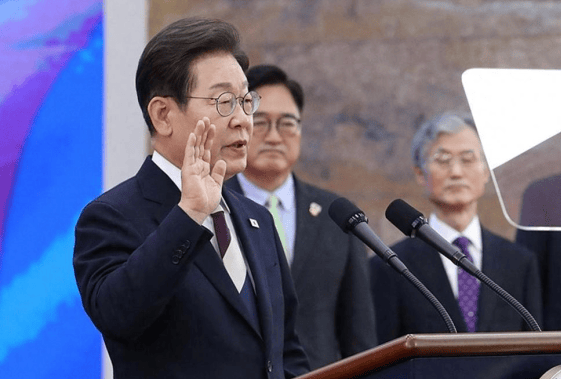 皇冠体育App下载
_中方忍耐5天后皇冠体育App下载
，对美打响“第二枪”，交易已全面冻结，中美相互征费！韩总统室上门求情