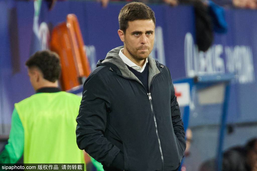 皇冠信用在线注册_VAR争议引发的怒火：河南队越位判罚成焦点皇冠信用在线注册，亚泰主帅苏亚雷斯被黄牌警告