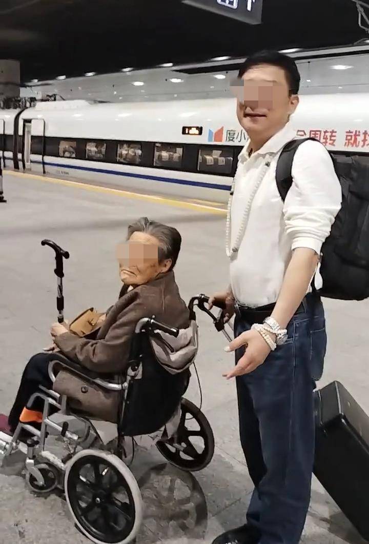 皇冠信用網结算日
_六旬男子推94岁母亲坐轮椅乘动车皇冠信用網结算日
，自称在深圳北站遇“郑智化式”难题，12306回应