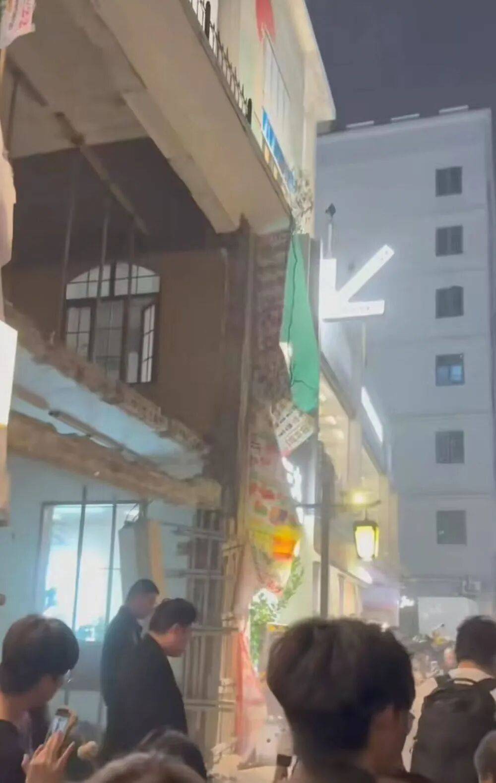 皇冠信用最新地址
_湖南长沙潮宗街发生墙体垮塌事故皇冠信用最新地址
，有人受伤，长沙市应急管理局：正在现场救援