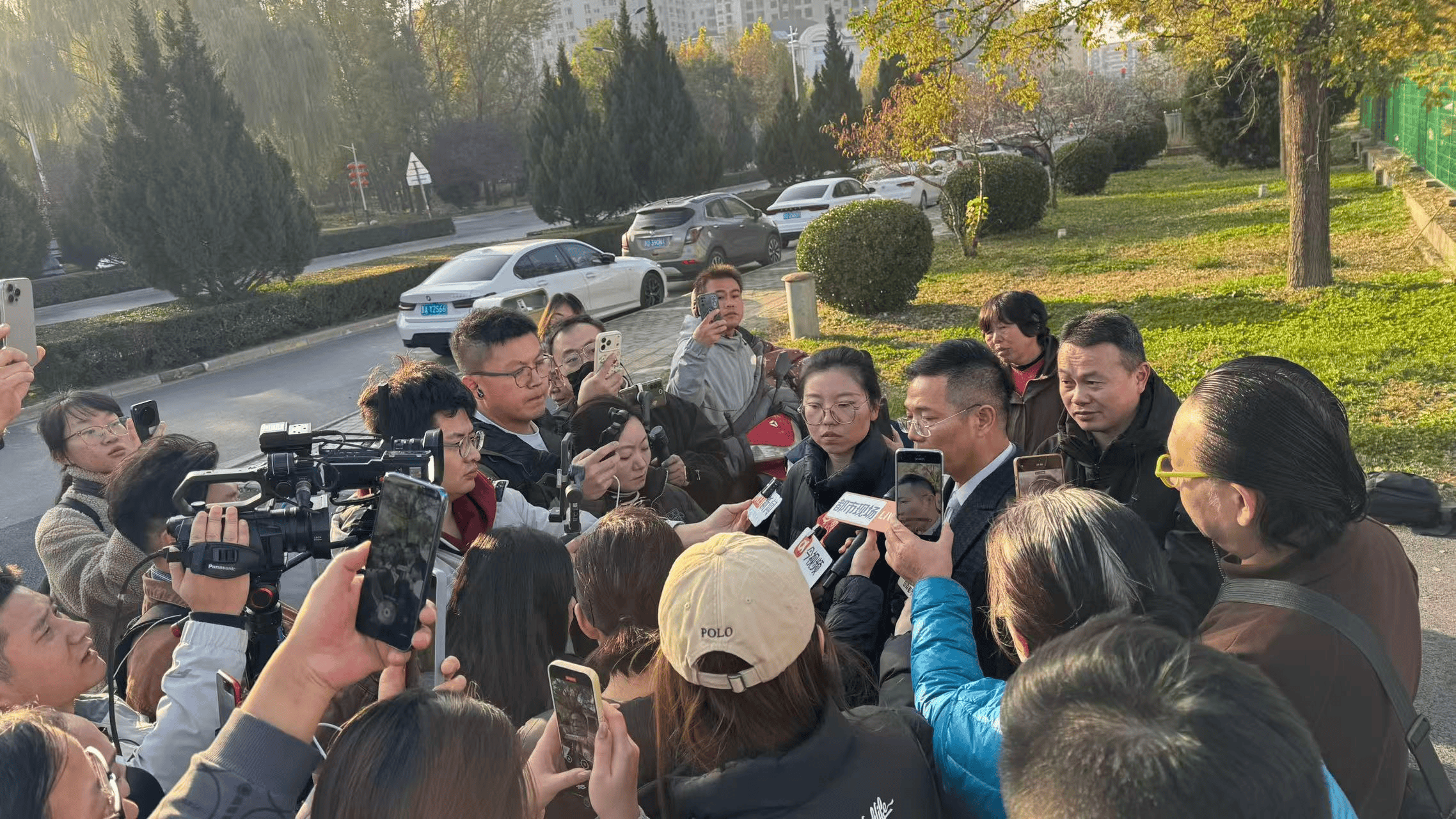 皇冠信用盘平台
_长治男子摔死咬人狗后“反杀”入侵住宅的狗主人案今开庭皇冠信用盘平台
，律师将作无罪辩护