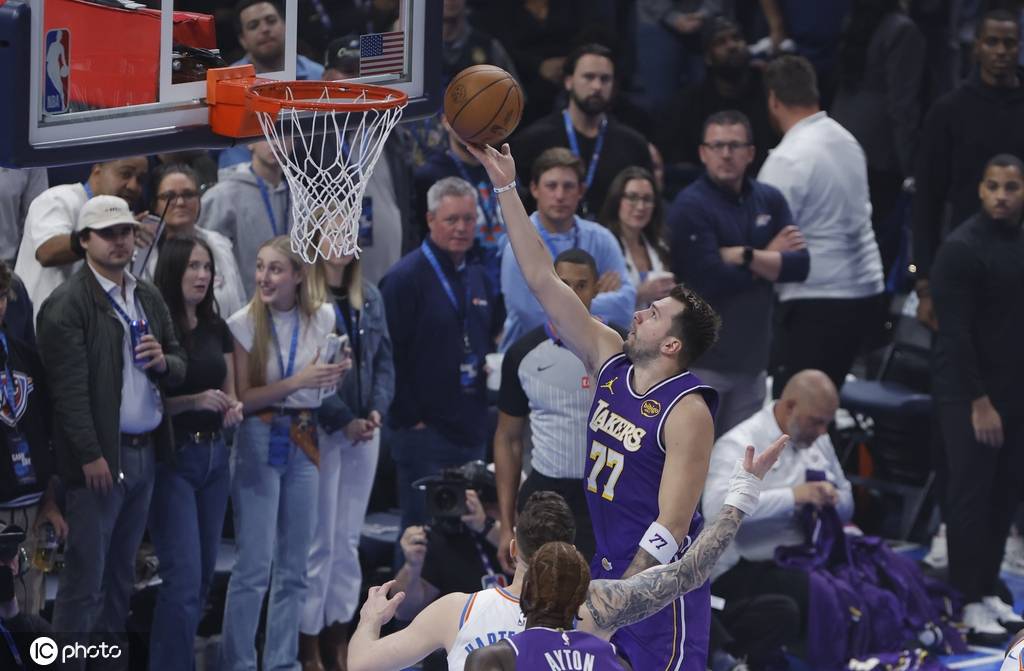 hga035会员注册
_SGA三节30+9东契奇19+7+7 湖人半场被打花惨败雷霆