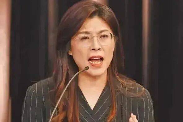 皇冠信用网
_郑丽文接受日媒采访:只有接受一个中国皇冠信用网
,才能确保台湾生存