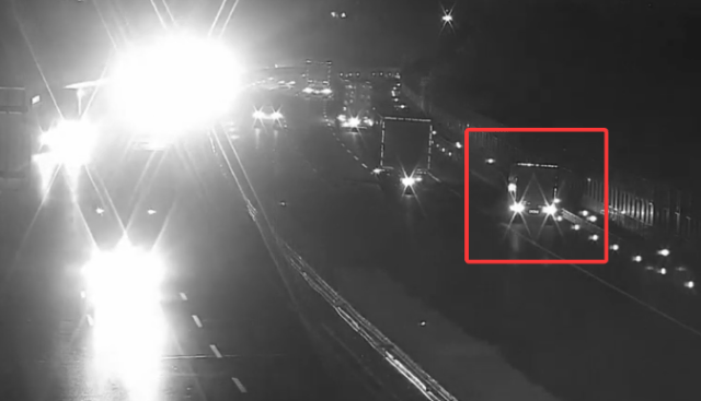 皇冠信用最新地址
_电量显示还能跑60公里皇冠信用最新地址
，结果十几公里就趴窝了！杭州男子在高速遇窘境，交警：冬季新能源车辆应保持电量在30%以上