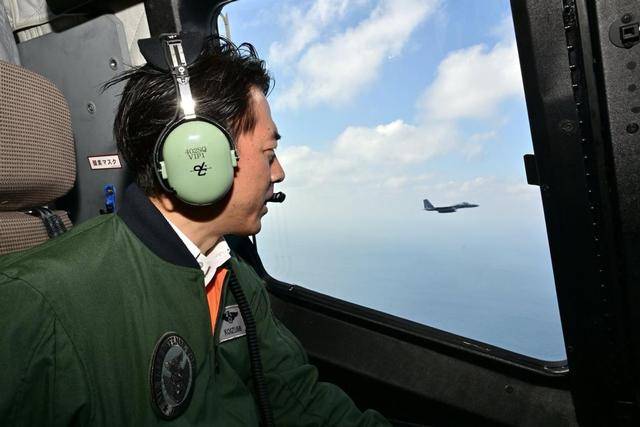 皇冠信用网在线注册
_高市早苗还没道歉皇冠信用网在线注册
，在台岛300公里外，日本防相扬言“应对危机”