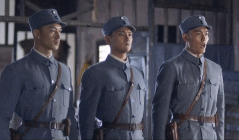 棒球
_祁团长：“放你X的狗屁棒球
！不想打仗就滚！”这才是最过瘾的脏话