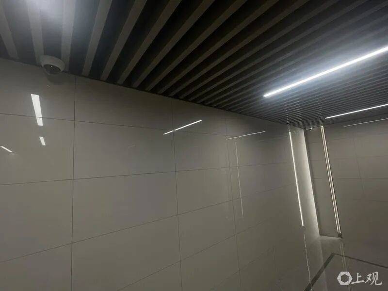 信用網怎么开户
_“我的隐私彻底没了”！上海有小区业主公共区域加装“私家监控”信用網怎么开户
，邻居：一家人日常行踪被全程记录