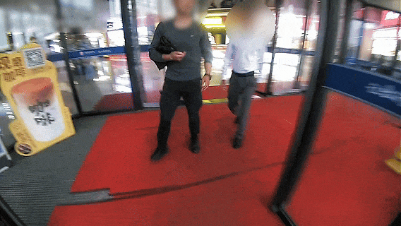 皇冠信用網出租代理
_上门取走19万元皇冠信用網出租代理
,杭州一西装革履“金融专员”被抓!在高速服务区被抓,车上塞满现金