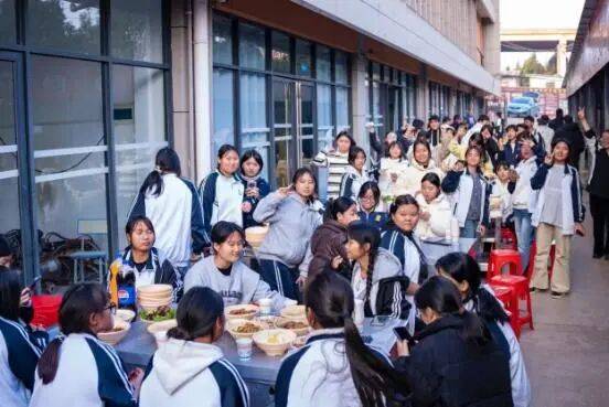 皇冠信用网网址_云南一职校学生提出“想杀猪”皇冠信用网网址，校长和老师们凑钱：安排！