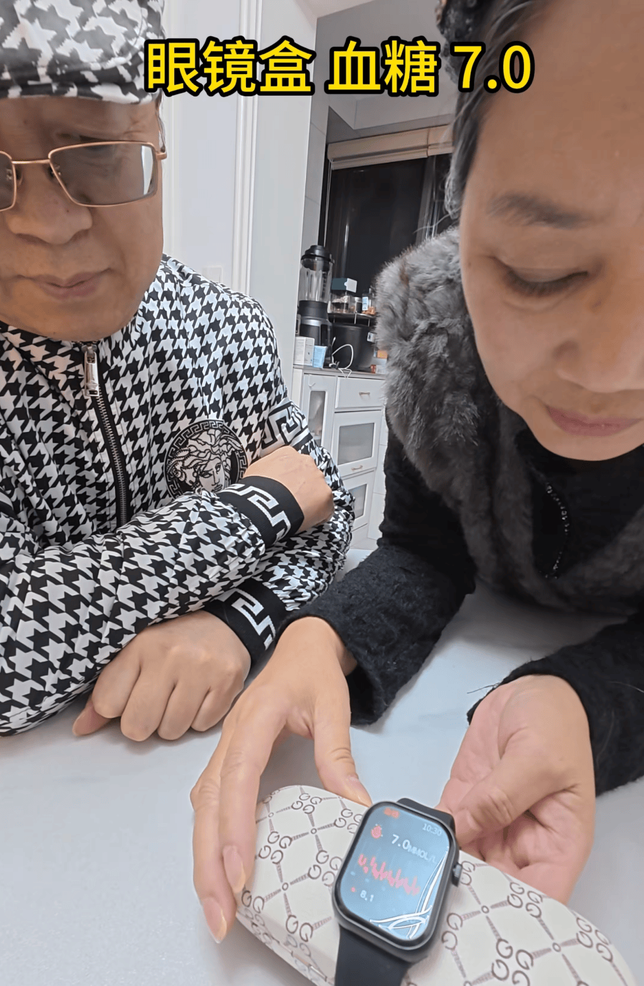 如何申请皇冠信用网_父母花84元网购“神奇手表”如何申请皇冠信用网，儿子发现能测万物：猫咪血糖5.9，吸尘器血糖7.4，父母：下次不买了