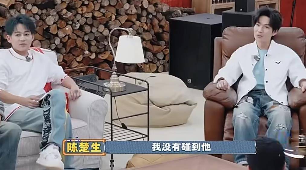 皇冠信用平台出租出售_张智霖、袁咏仪的儿子在《歌手2025》实习时给陈楚生做过“光替”皇冠信用平台出租出售,张智霖骄傲告诉陈楚生:儿子是学音乐的,乐器、创作、编曲都会,“比我厉害”