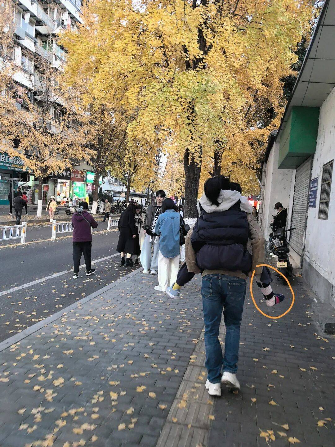 皇冠信用网注册网址_杭州小学女生躲在厕所偷偷哭皇冠信用网注册网址,医生建议休学!没想到2个月来,她一节课没落下!“原来除了爸爸妈妈,还有那么多人爱我”