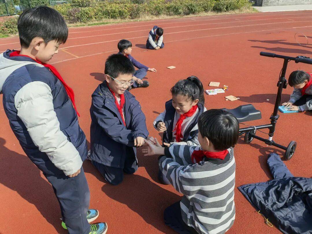 皇冠信用网注册网址_杭州小学女生躲在厕所偷偷哭皇冠信用网注册网址,医生建议休学!没想到2个月来,她一节课没落下!“原来除了爸爸妈妈,还有那么多人爱我”