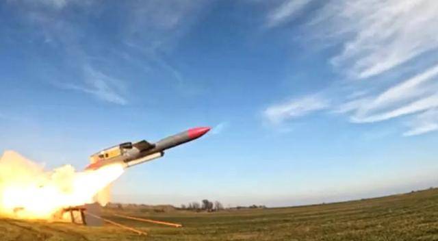 皇冠信用网怎么代理_特朗普不给“战斧”皇冠信用网怎么代理，乌克兰自造导弹，刻意避开美国零件防断供