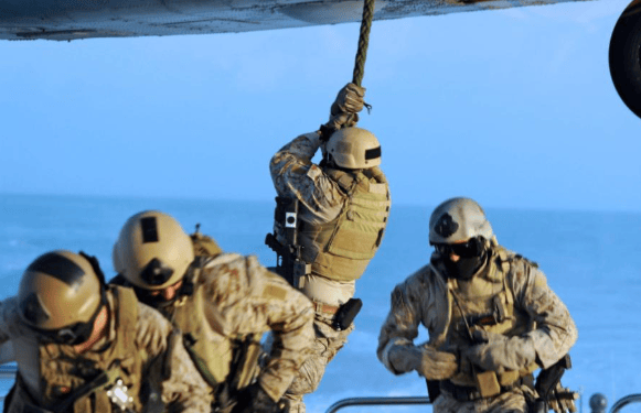 皇冠信用盘会员
_2500名美军杀进霍尔木兹海峡皇冠信用盘会员
,却连油轮都不敢护送!伊朗这招太狠了